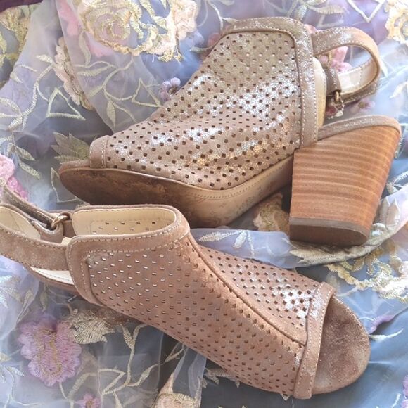 ISOLA Elegant Tan Leather Peep-Toe Heeled Sandals - Picture 1 of 10